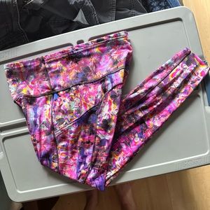 Lululemon SEAWHEEZE FAST AND FREE HIGH-RISE CROP 23"
Flash Floral Multi